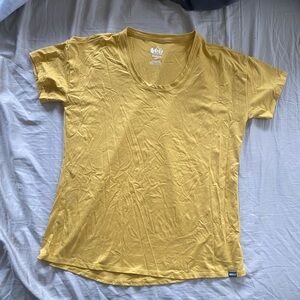rei sahara short sleeveeve shirt mustard yellow medium